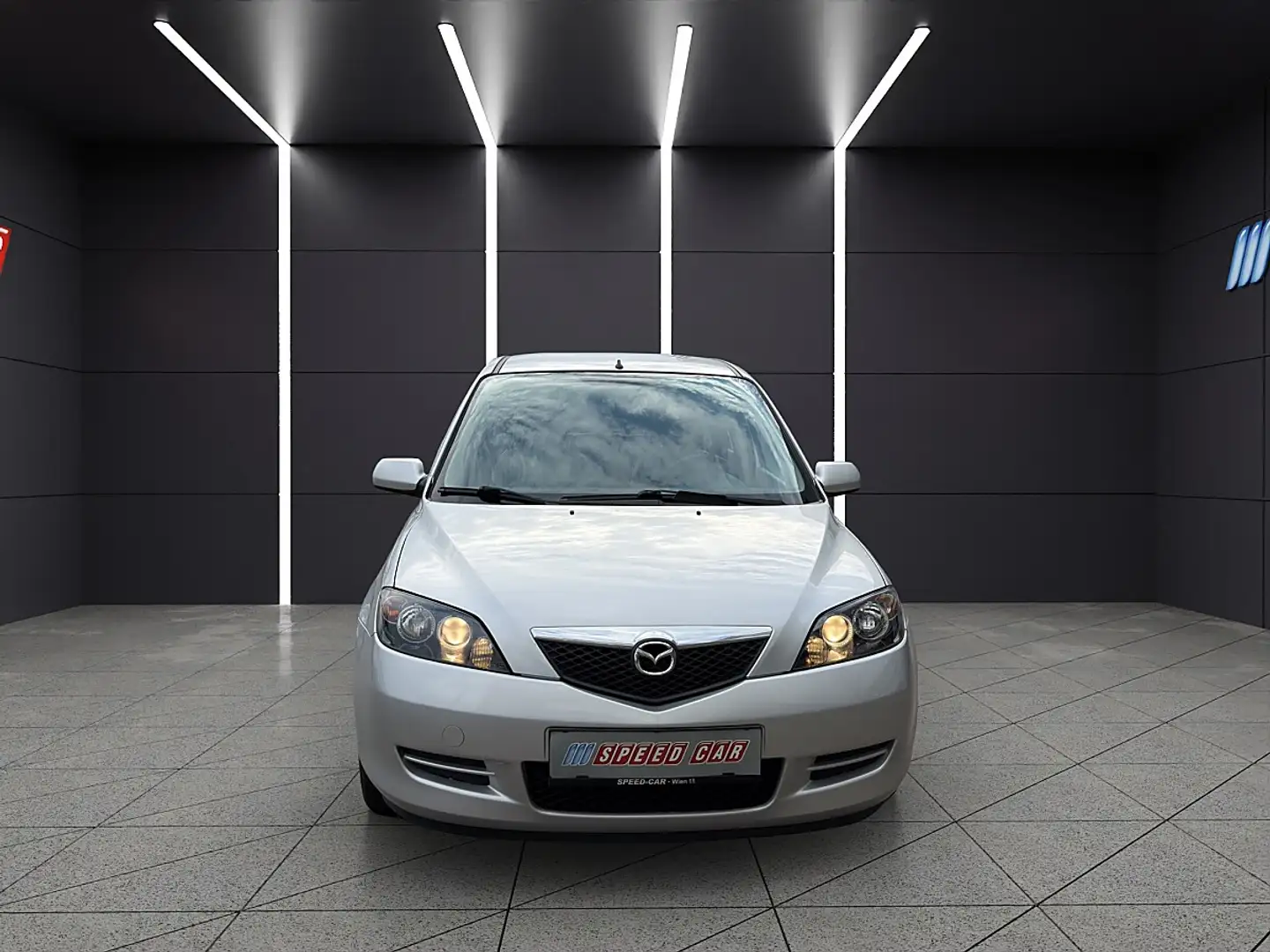 Mazda 2 Mazda2 Silber - 2