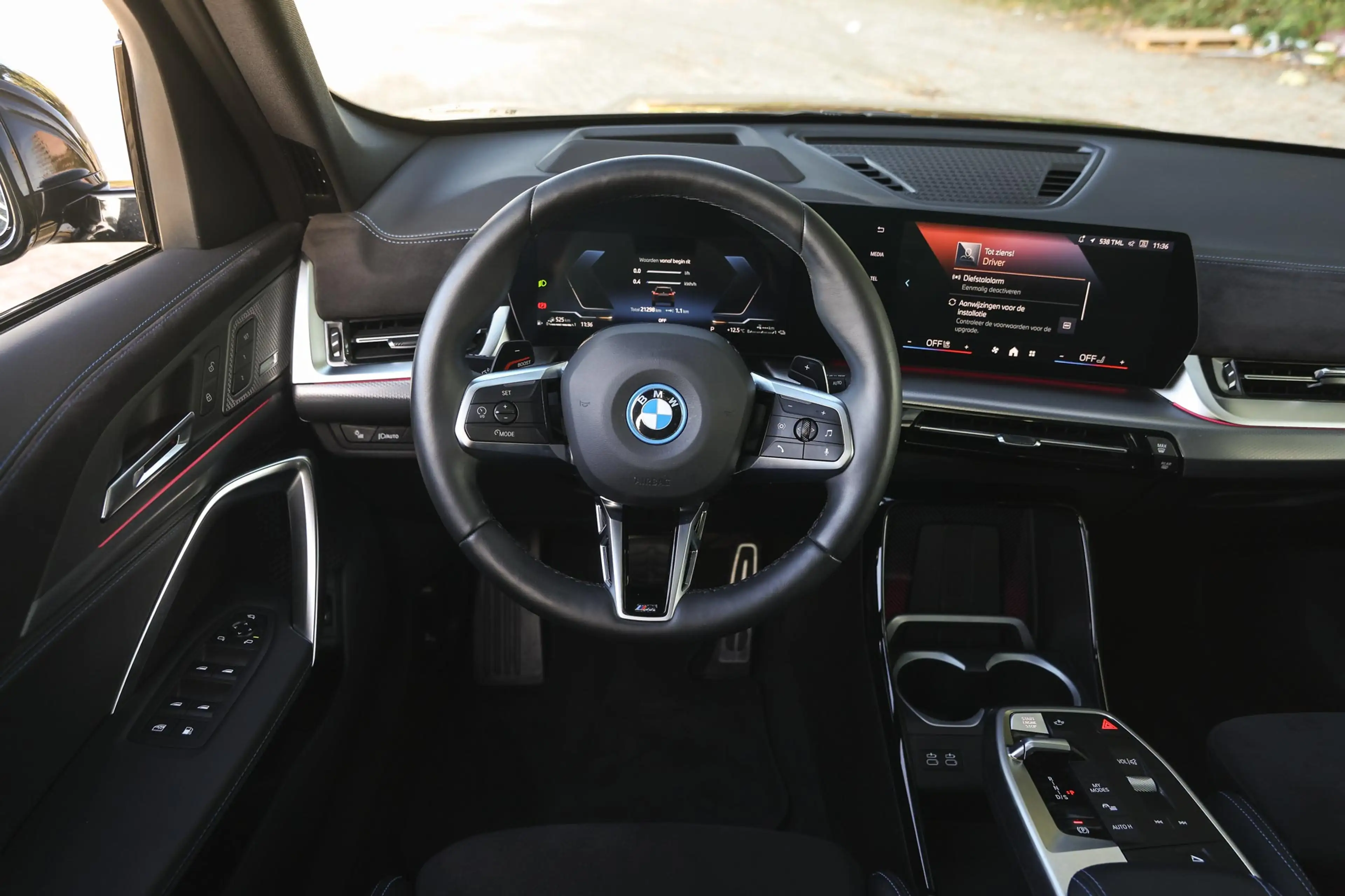 BMW X1 xDrive25e M Sport Automaat / Trekhaak / Panoramada — photo 3