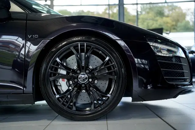 Audi R8 view 14