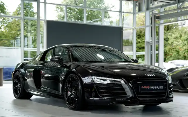 Audi R8 view 6
