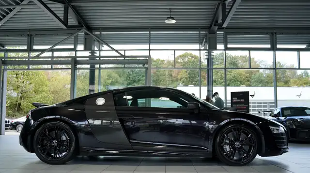Audi R8 view 7