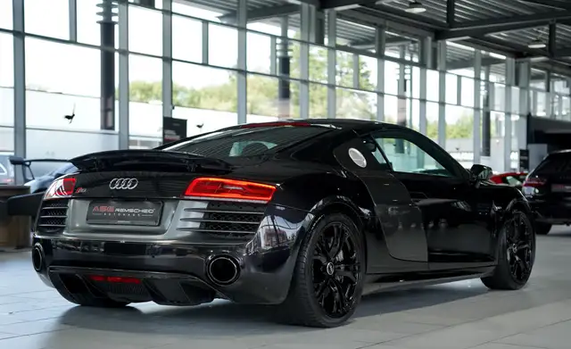Audi R8 view 8
