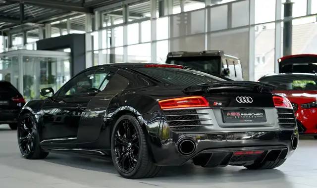 Audi R8 view 10