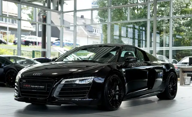 Audi R8 view 5