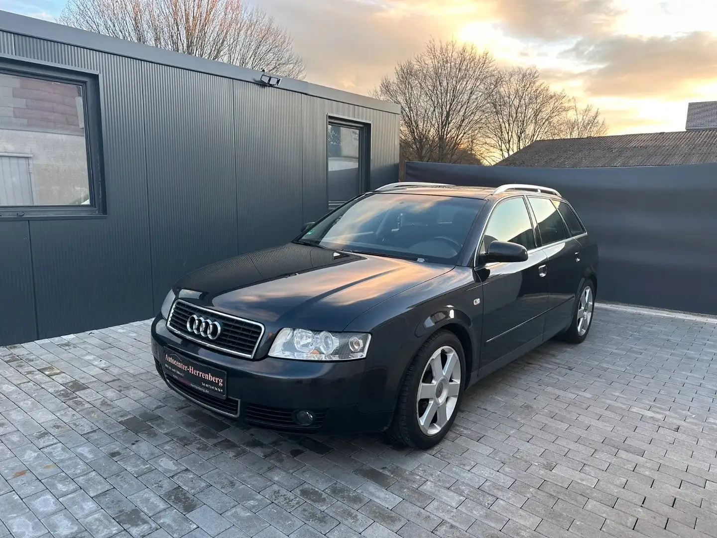 Audi A4 1.9TDI 96kW 6-Gang Avant * HU-NEU*2.Hand* Schwarz - 1