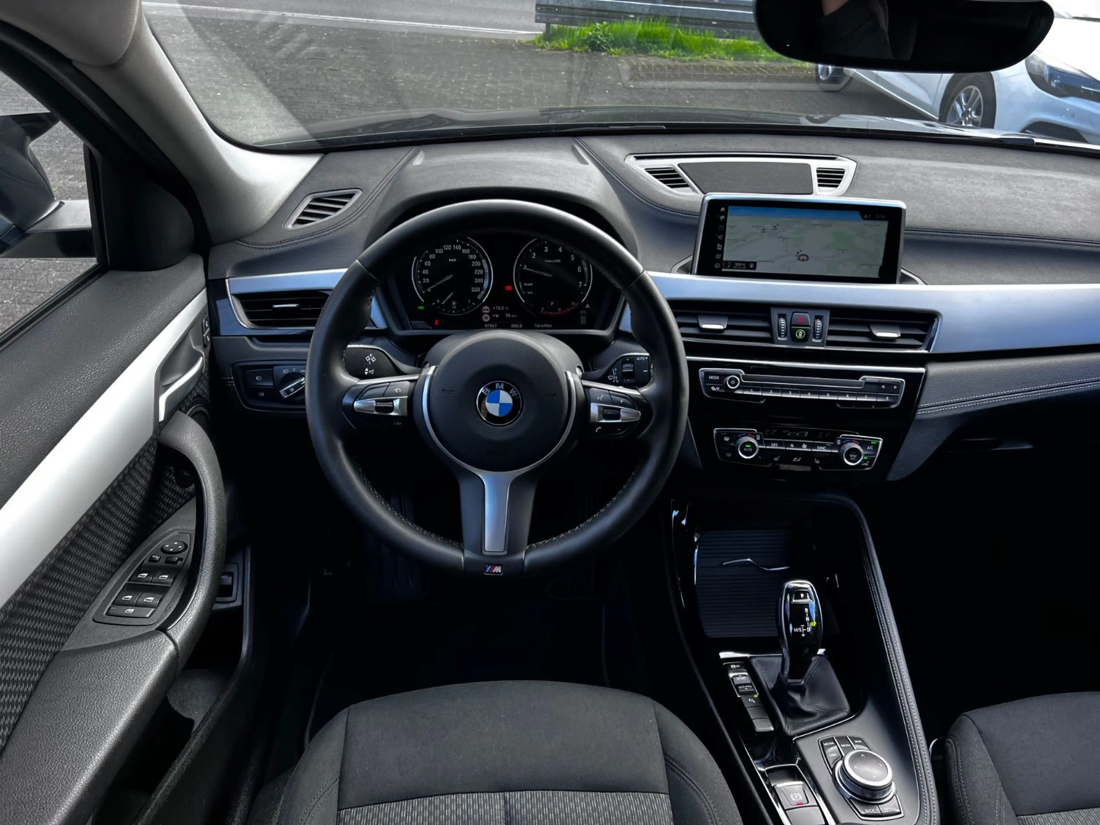 BMW X2 sDrive 18 i Aut. Advant. Navi HIFI Kamera LED — photo 15