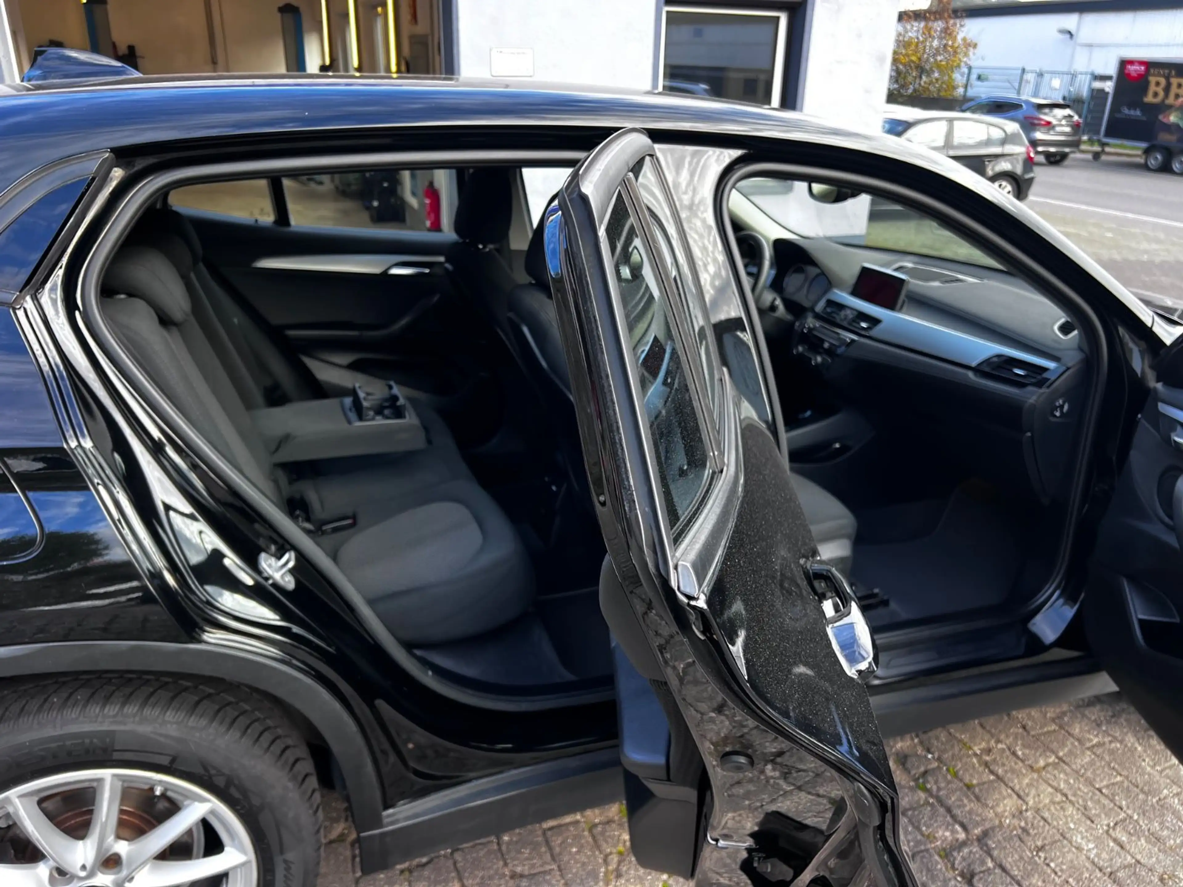 BMW X2 sDrive 18 i Aut. Advant. Navi HIFI Kamera LED — photo 14