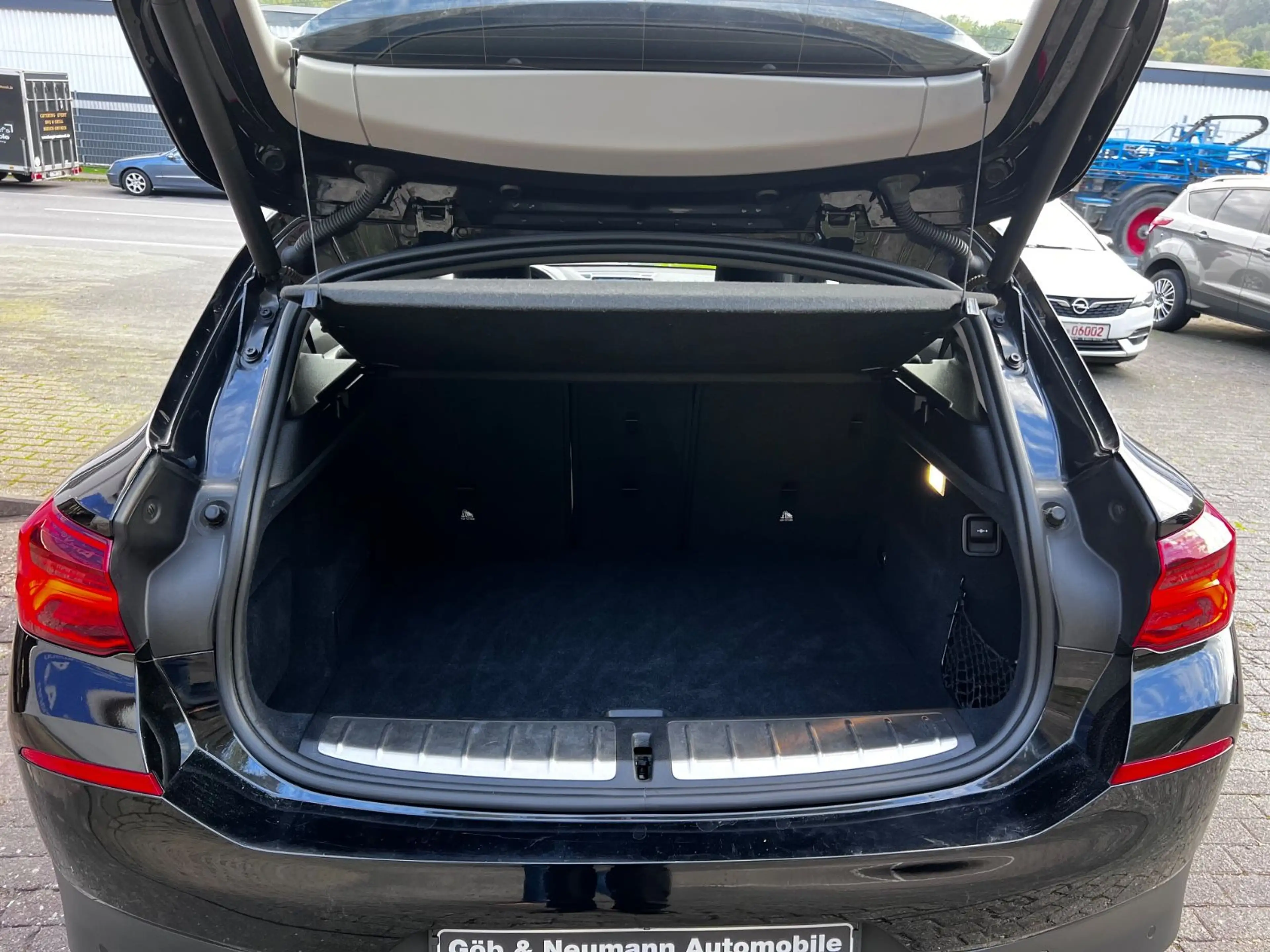 BMW X2 sDrive 18 i Aut. Advant. Navi HIFI Kamera LED — photo 7