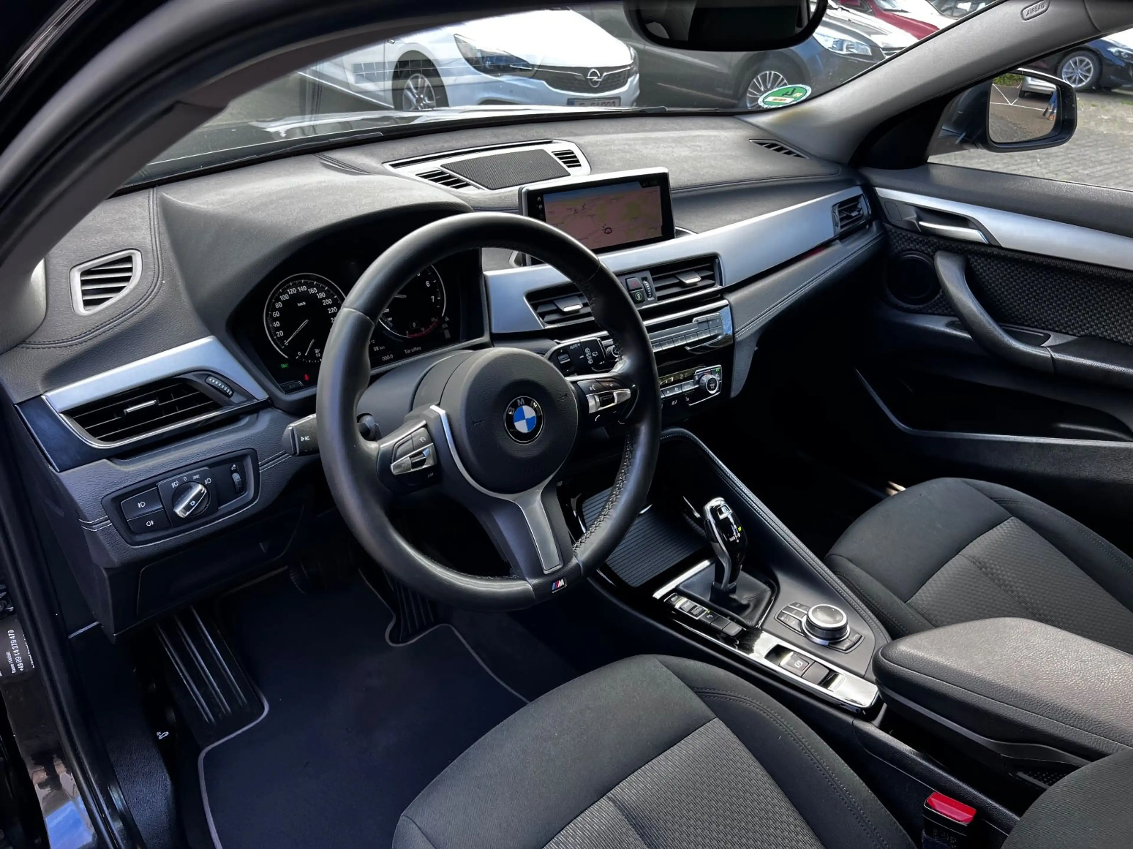 BMW X2 sDrive 18 i Aut. Advant. Navi HIFI Kamera LED — photo 9