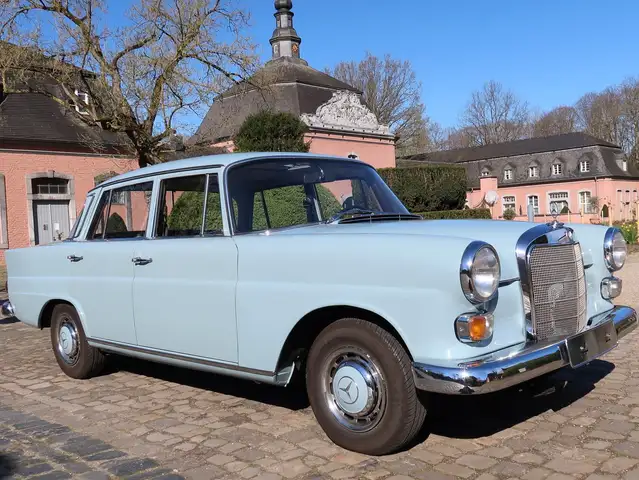 Mercedes-Benz 200