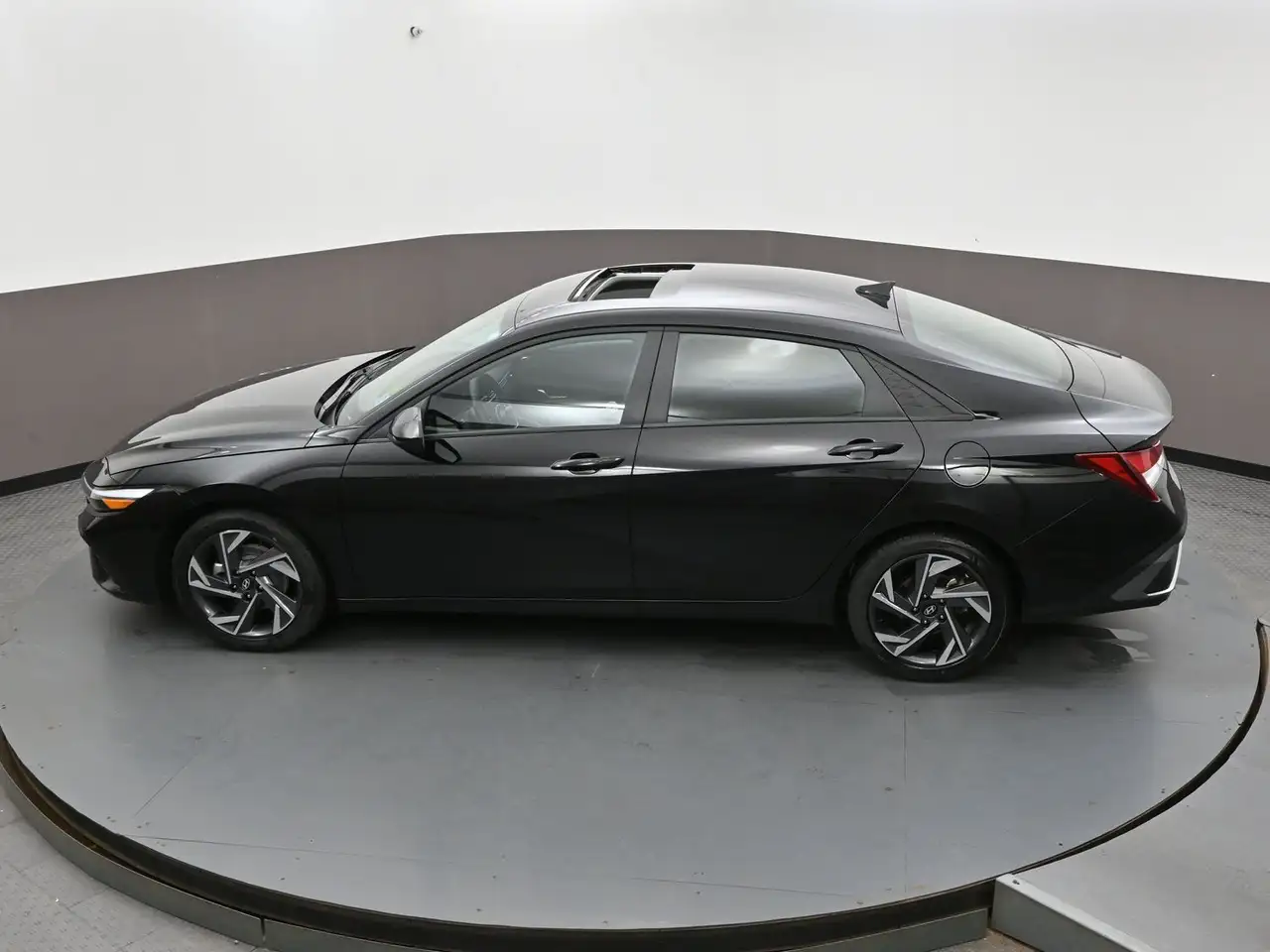 Hyundai ELANTRA снимка Hyundai ELANTRA