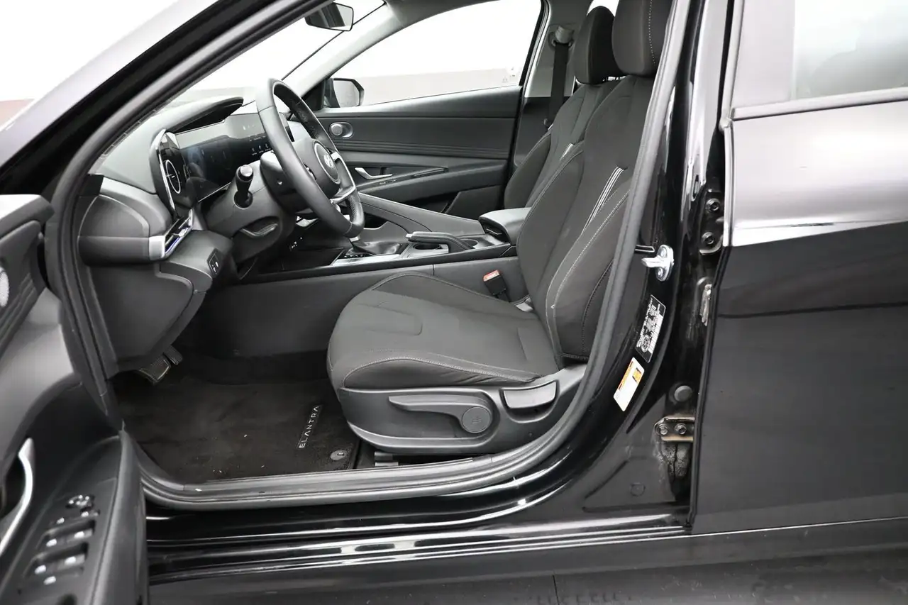 Hyundai ELANTRA снимка Hyundai ELANTRA