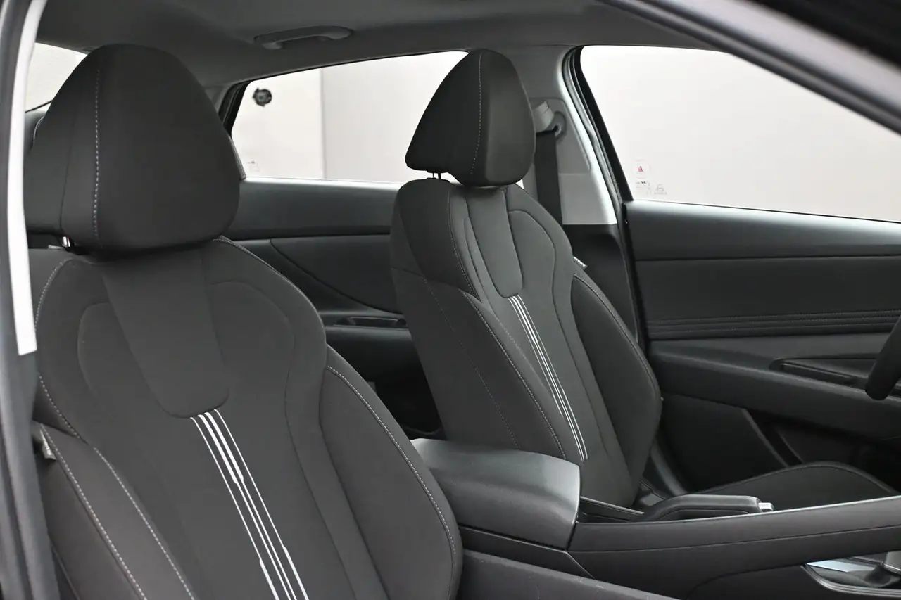 Hyundai ELANTRA снимка Hyundai ELANTRA
