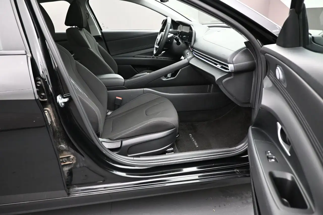 Hyundai ELANTRA снимка Hyundai ELANTRA