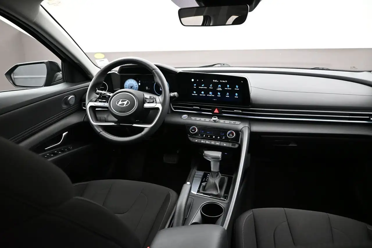 Hyundai ELANTRA снимка Hyundai ELANTRA