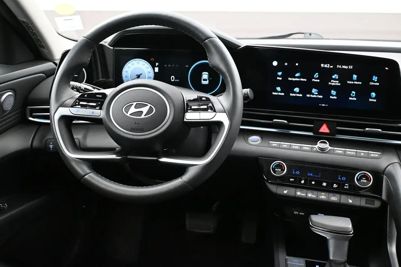 Hyundai ELANTRA снимка Hyundai ELANTRA