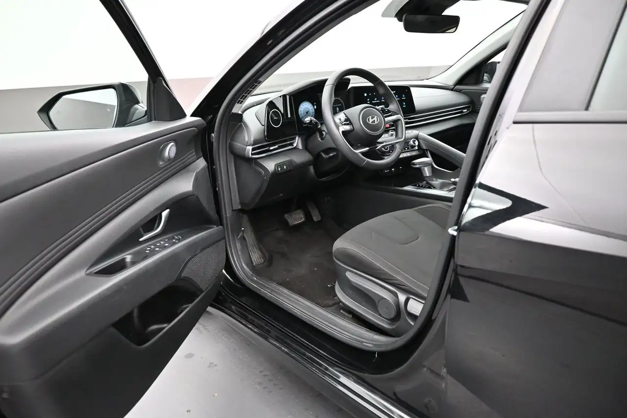 Hyundai ELANTRA снимка Hyundai ELANTRA