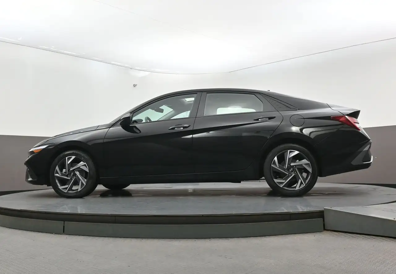 Hyundai ELANTRA снимка Hyundai ELANTRA