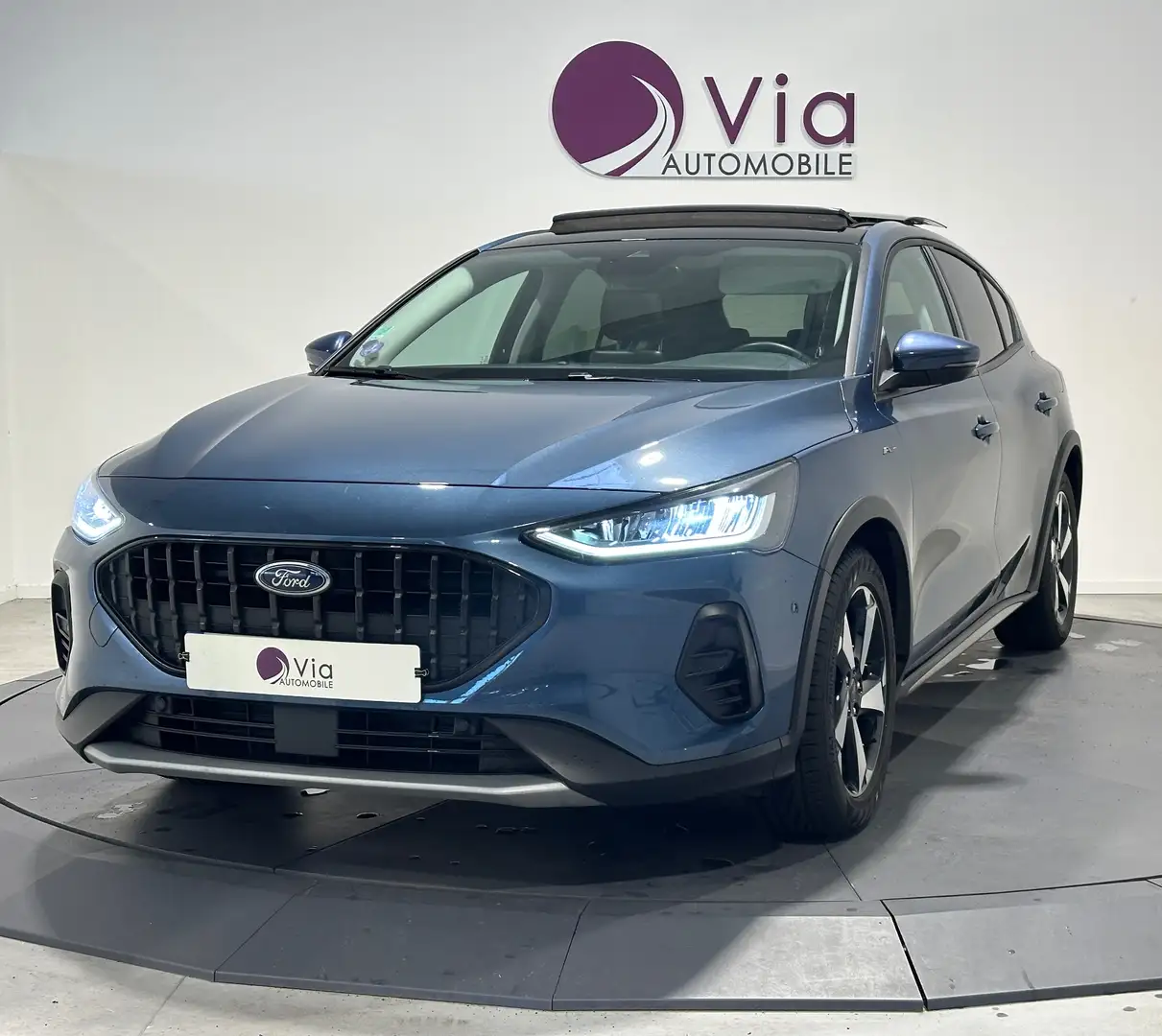 Ford Focus 1.0 Flexifuel 125 mHEV Active Style, 1ere main, toit ouvrant, sieges et volant chauffants Bleu - 1