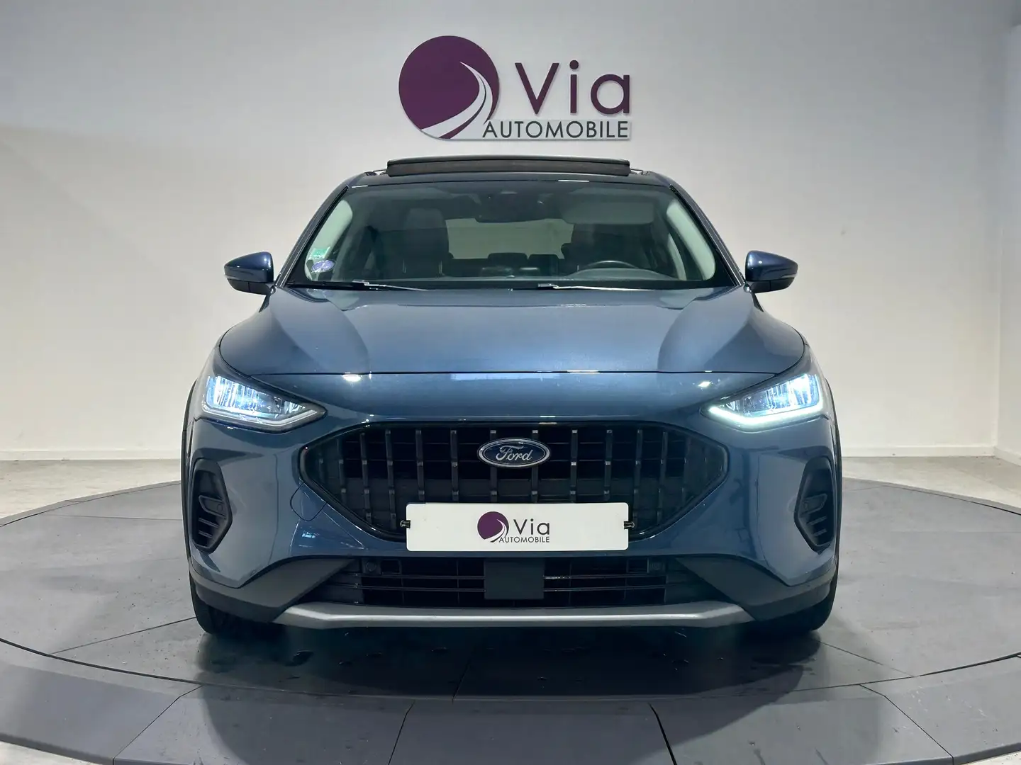 Ford Focus 1.0 Flexifuel 125 mHEV Active Style, 1ere main, toit ouvrant, sieges et volant chauffants Bleu - 2