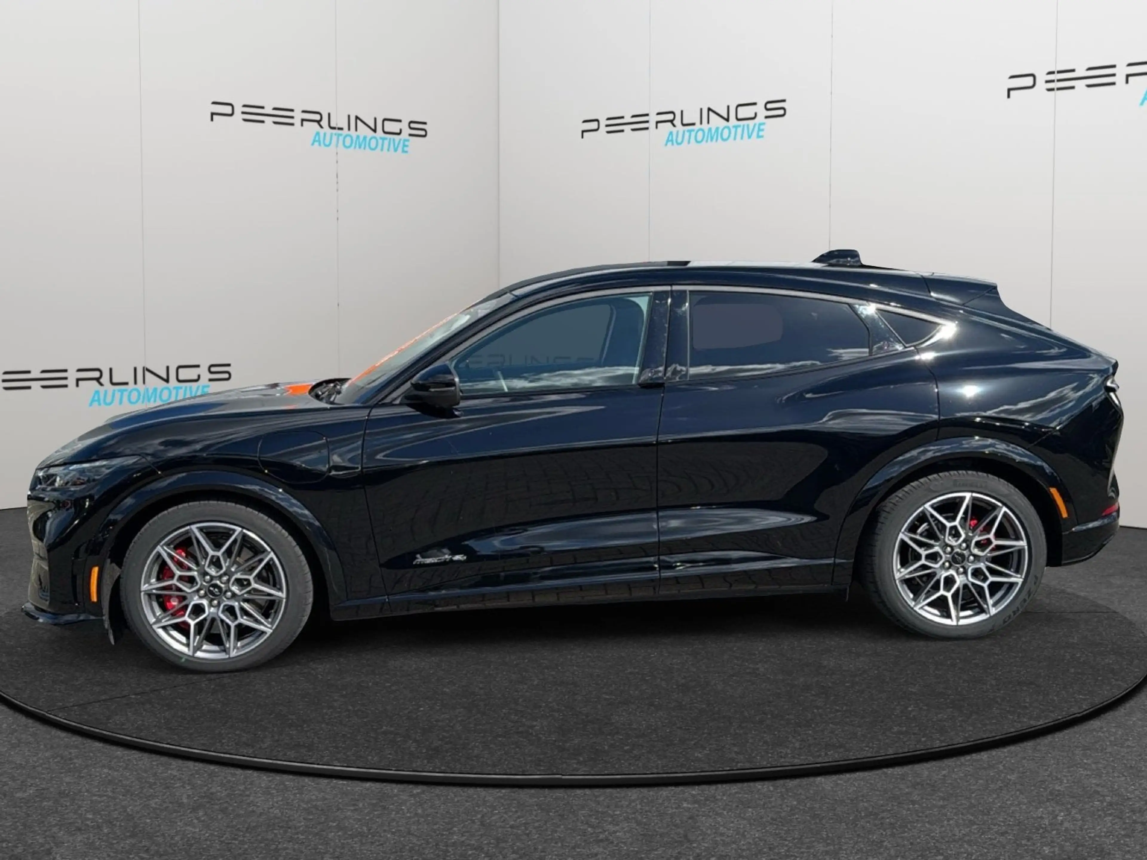 Ford Mustang 91 kWh AWD GT — photo 3