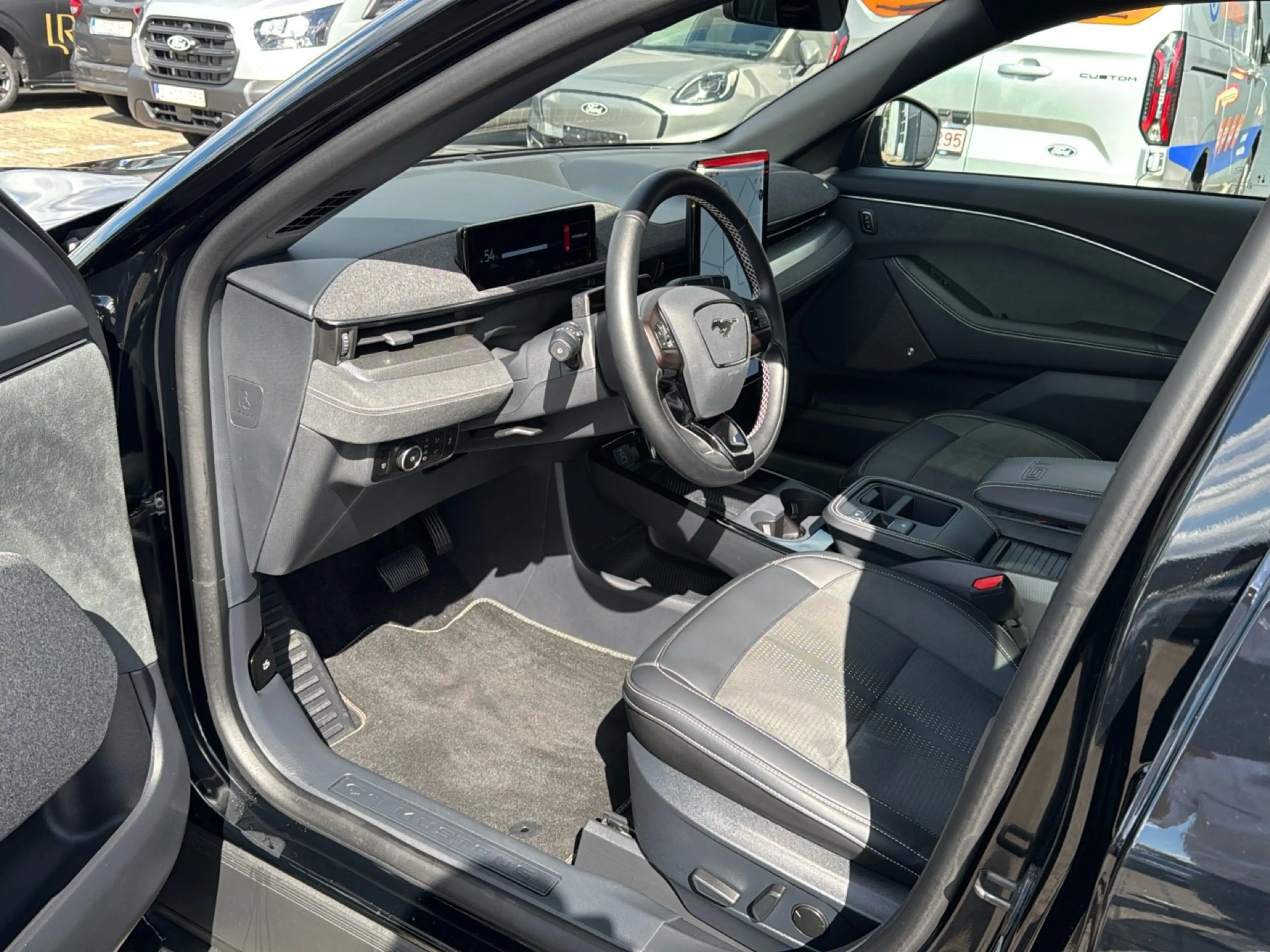 Ford Mustang 91 kWh AWD GT — photo 14