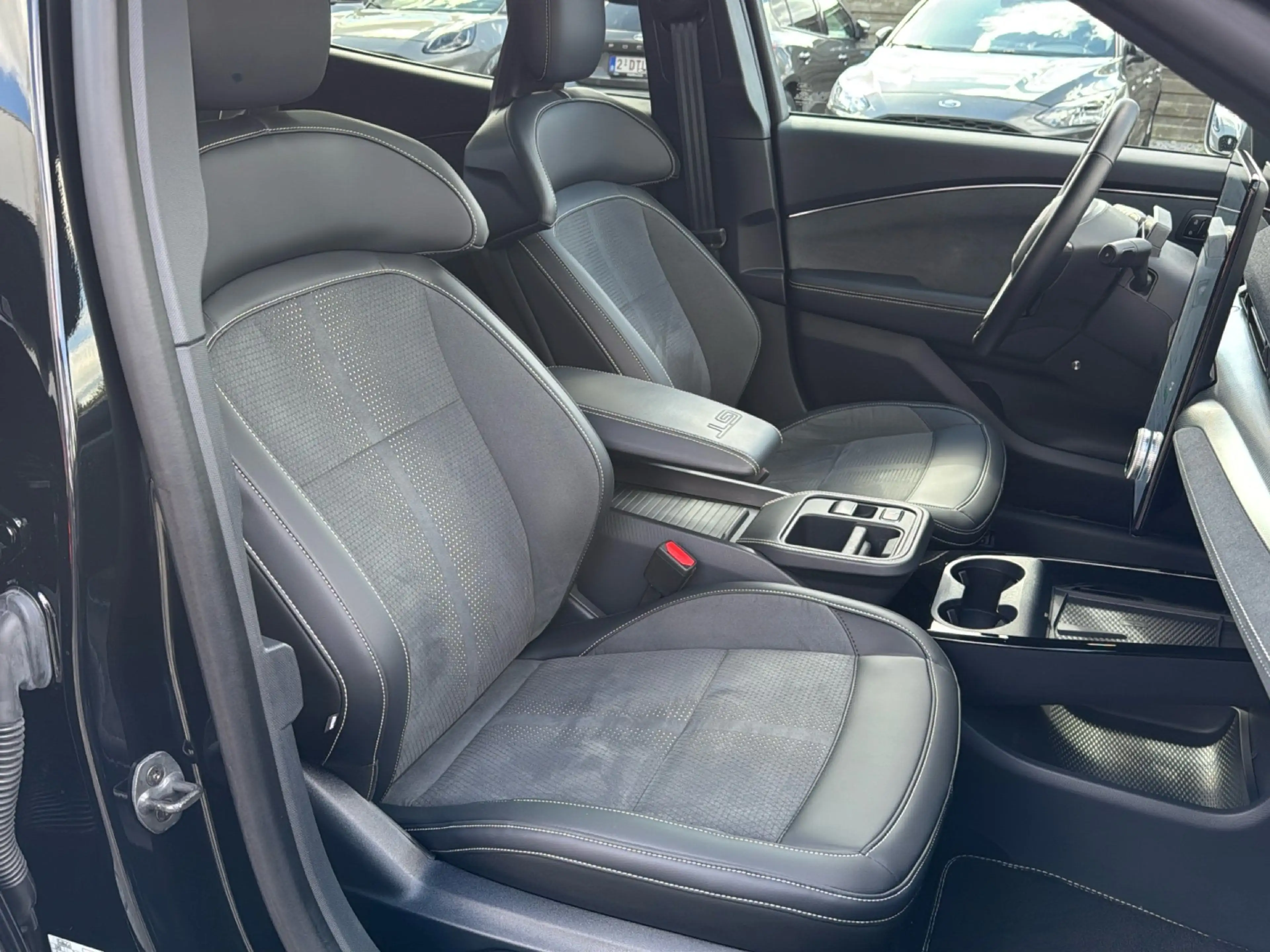 Ford Mustang 91 kWh AWD GT — photo 12
