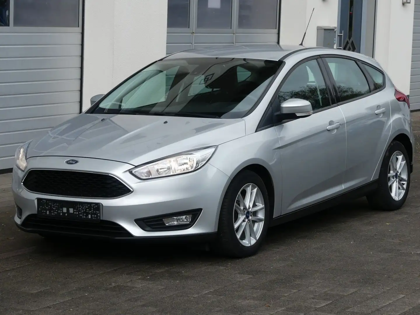 Ford Focus Lim. Business Silber - 1