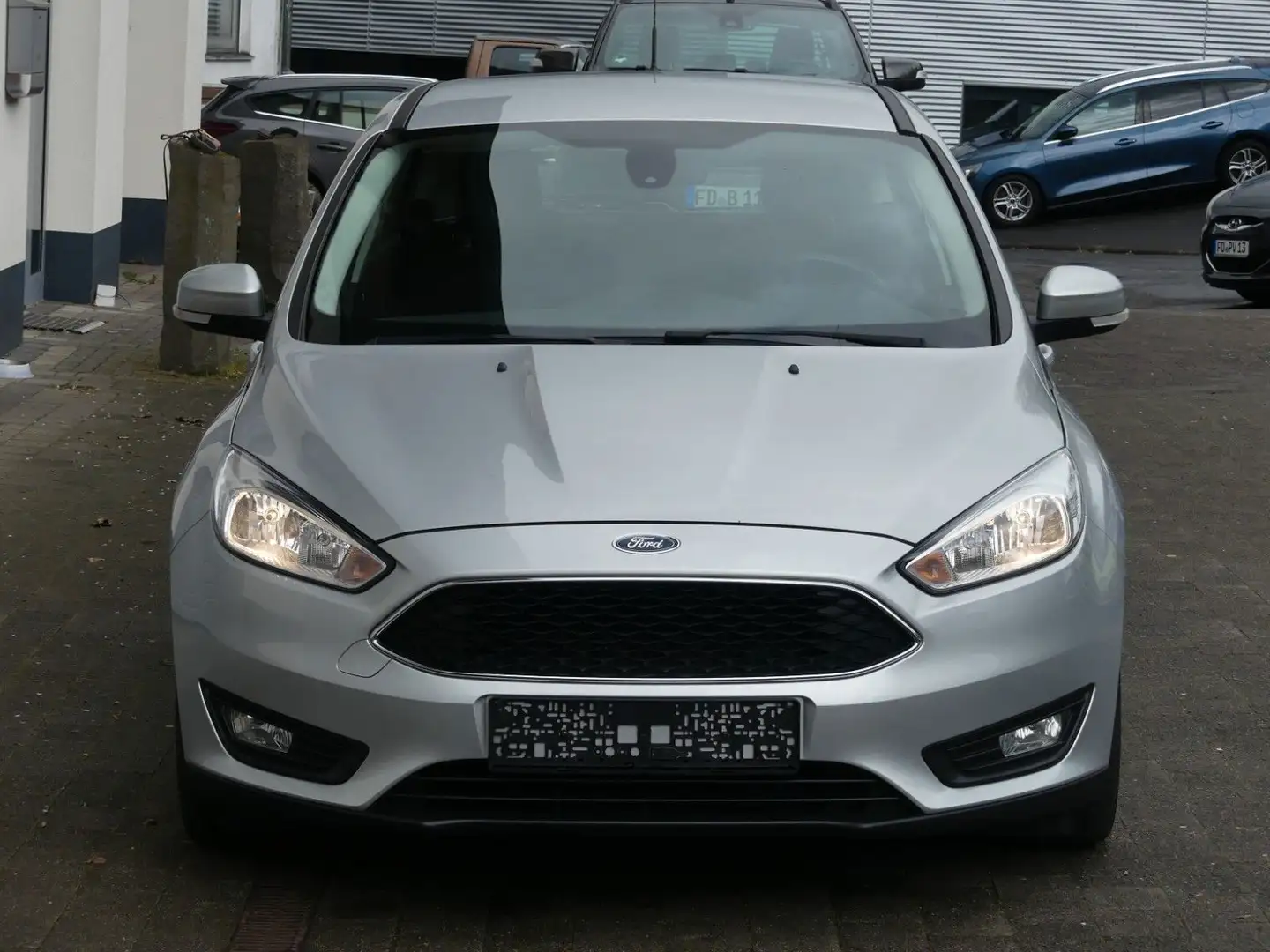 Ford Focus Lim. Business Silber - 2
