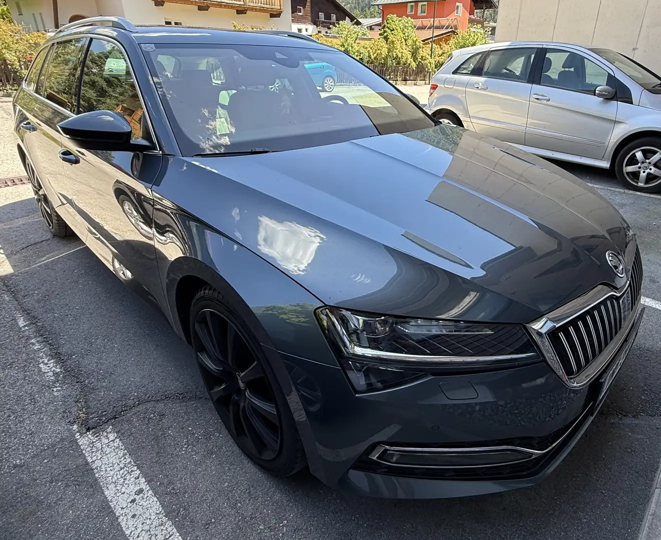 Skoda Superb Superb Kombi 2,0 TDI 4x4 Style DSG Style Grau - 2