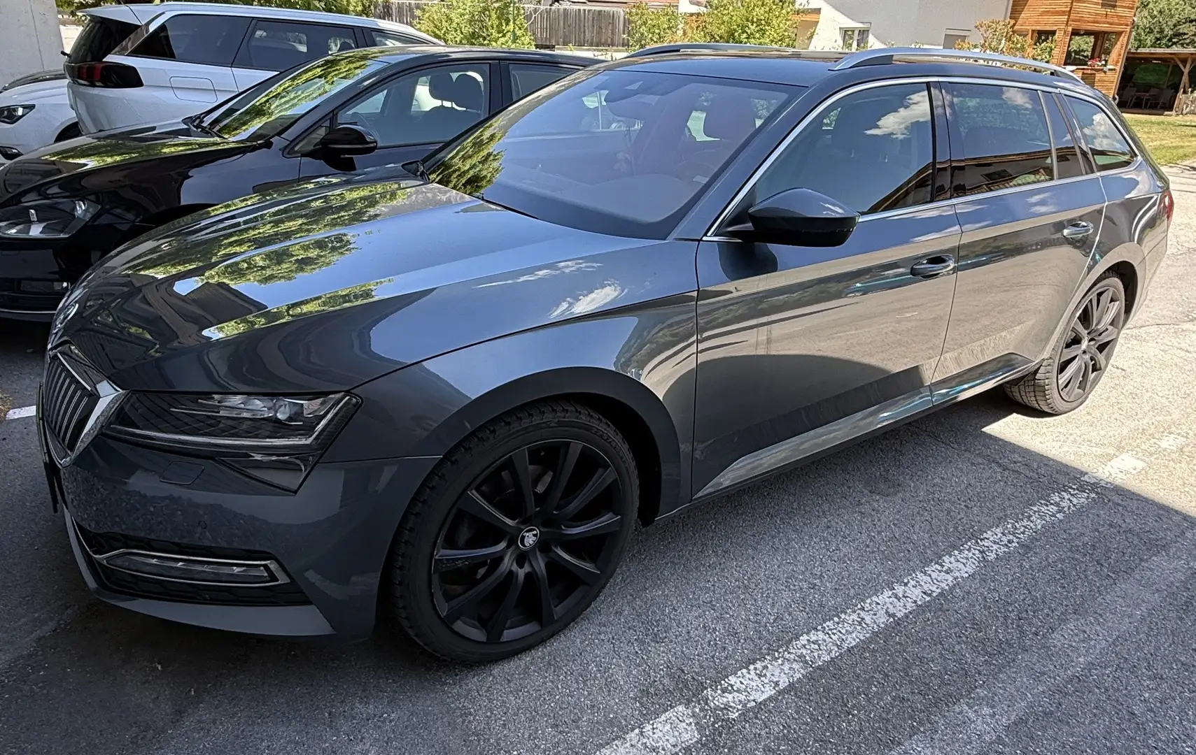 Skoda Superb Superb Kombi 2,0 TDI 4x4 Style DSG Style Grau - 1