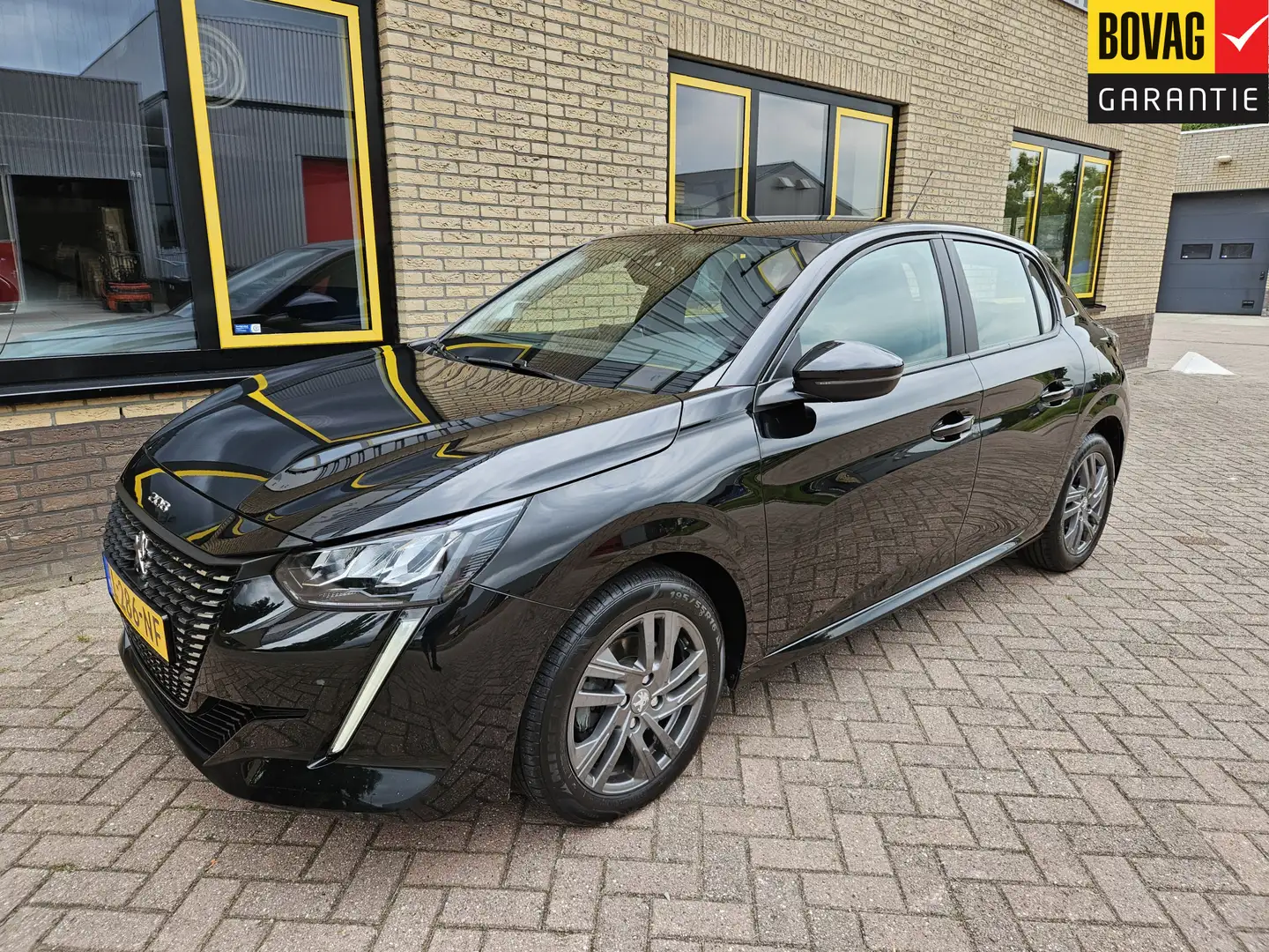 Peugeot 208 1.2 PureTech Active Pack Zwart - 1