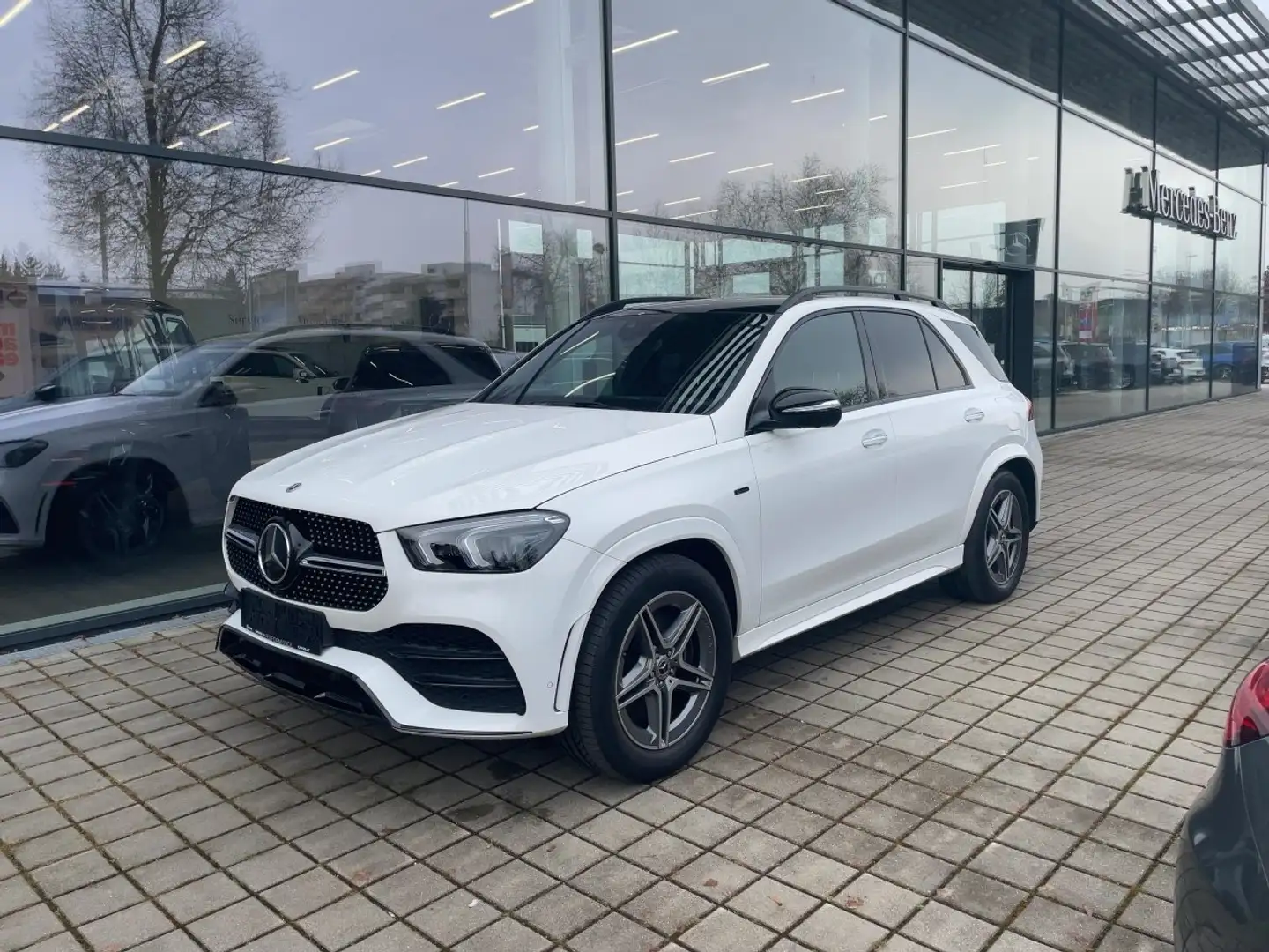 Mercedes-Benz GLE 350 de 4MATIC AMG Line ACC KeyLess PDC SHZ Weiß - 2