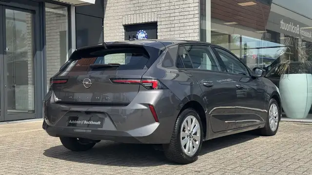 Opel Astra view 6