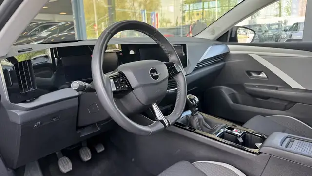 Opel Astra view 7
