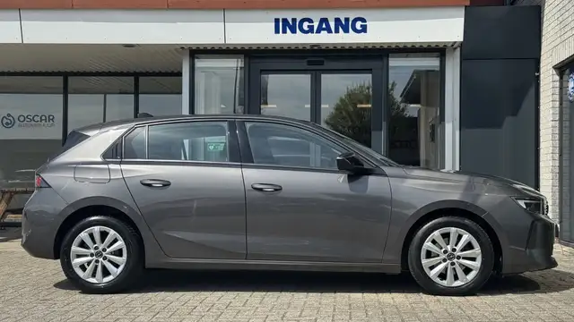 Opel Astra view 5