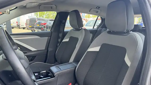 Opel Astra view 8