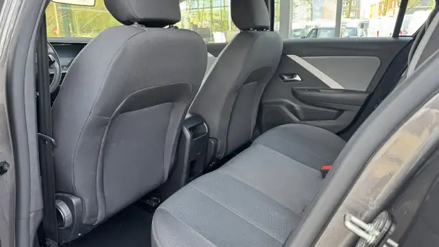 Opel Astra view 9