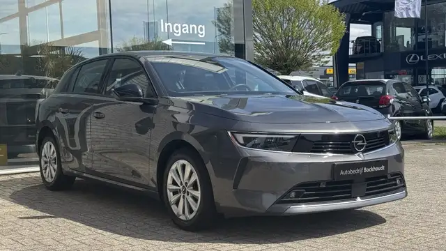 Opel Astra view 3
