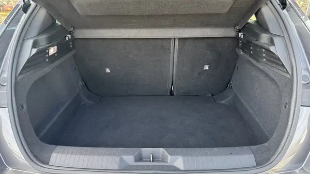 Opel Astra view 12