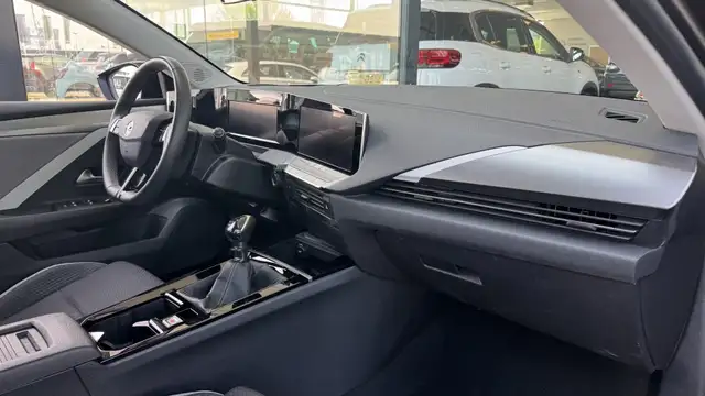 Opel Astra view 11