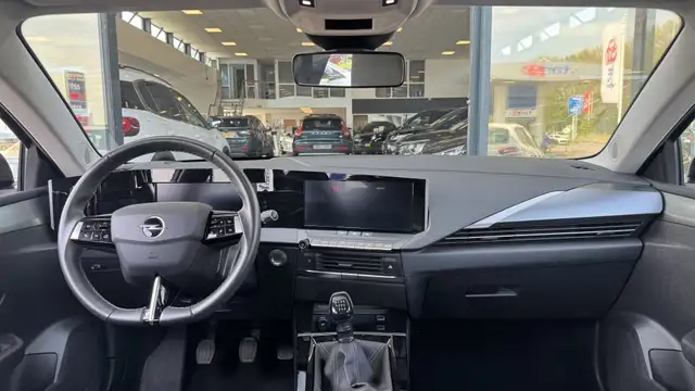 Opel Astra view 10