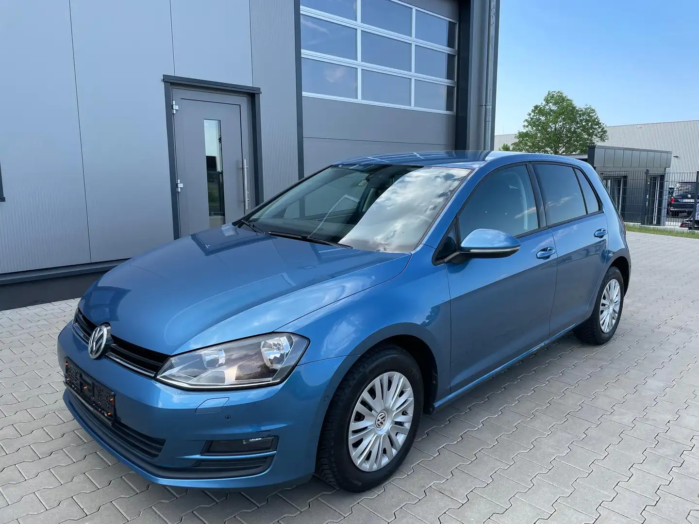 Volkswagen Golf VII 1.6 TDI Klimaaut. Sithzg. Einparkh. v+h Blau - 1