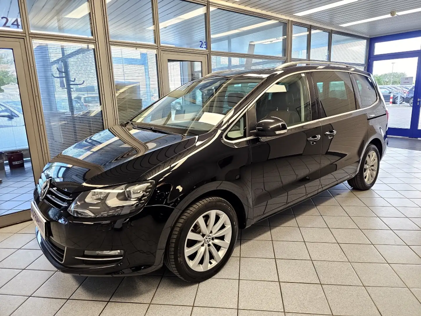 Volkswagen Sharan Highline DSG, Leder, 177 PS, Pano, 2.Hand Noir - 2