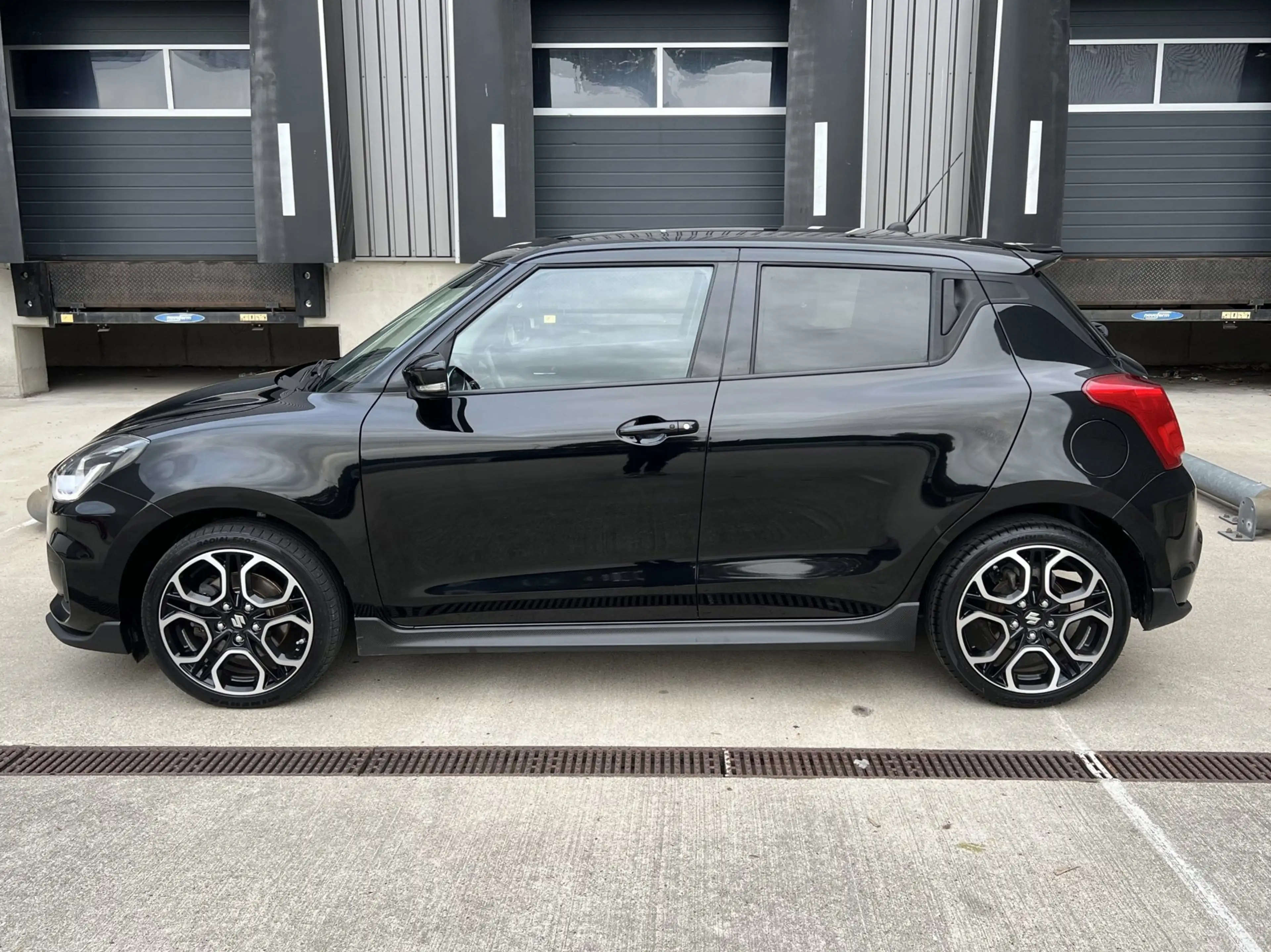 Suzuki Swift 1.4 Sport Smart Hybrid, Led, Navi — photo 13