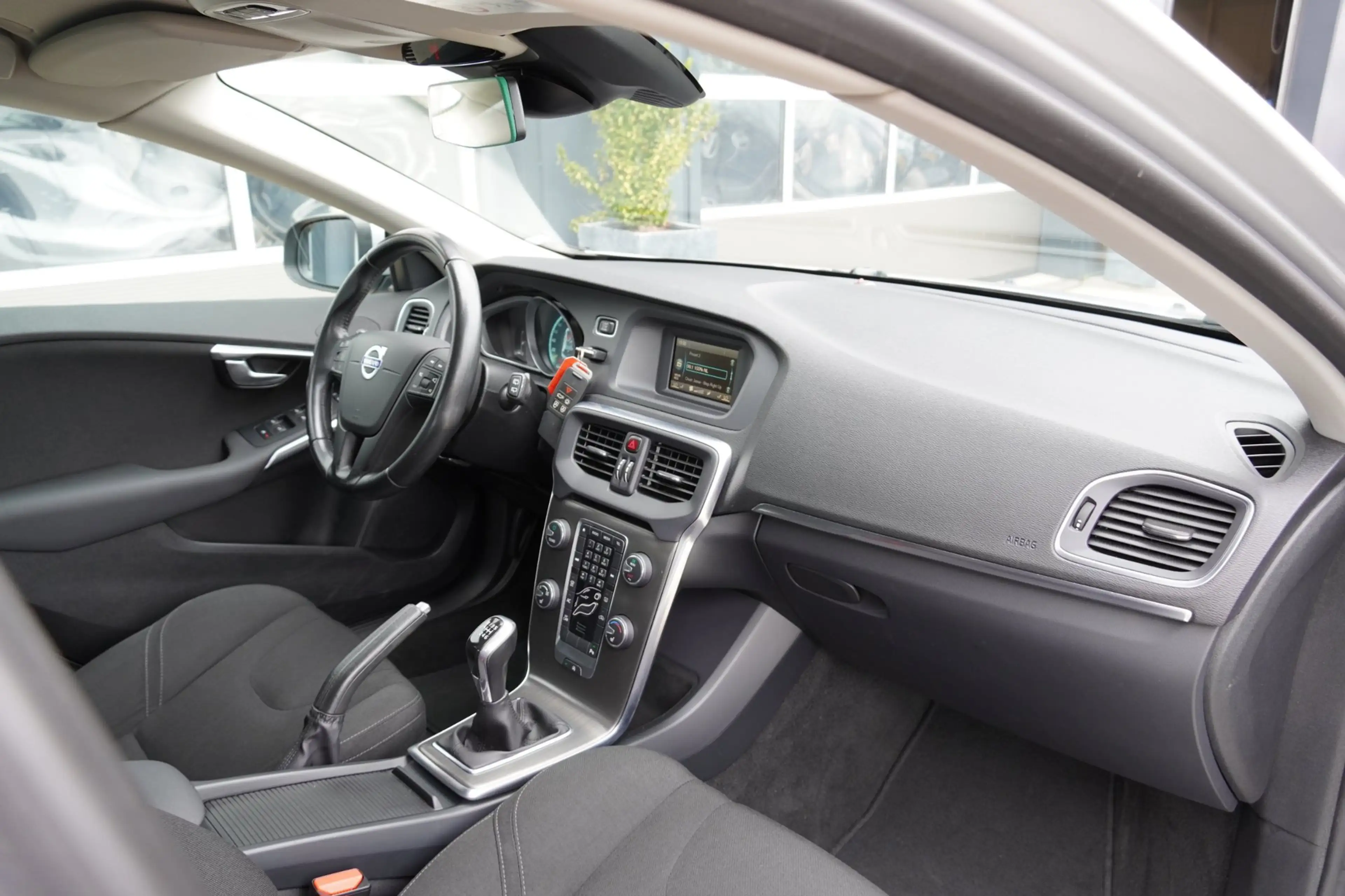 Volvo V40 1.6 T2 120PK Summum Airco/Cruise/PDC/Stoelverw. — photo 24