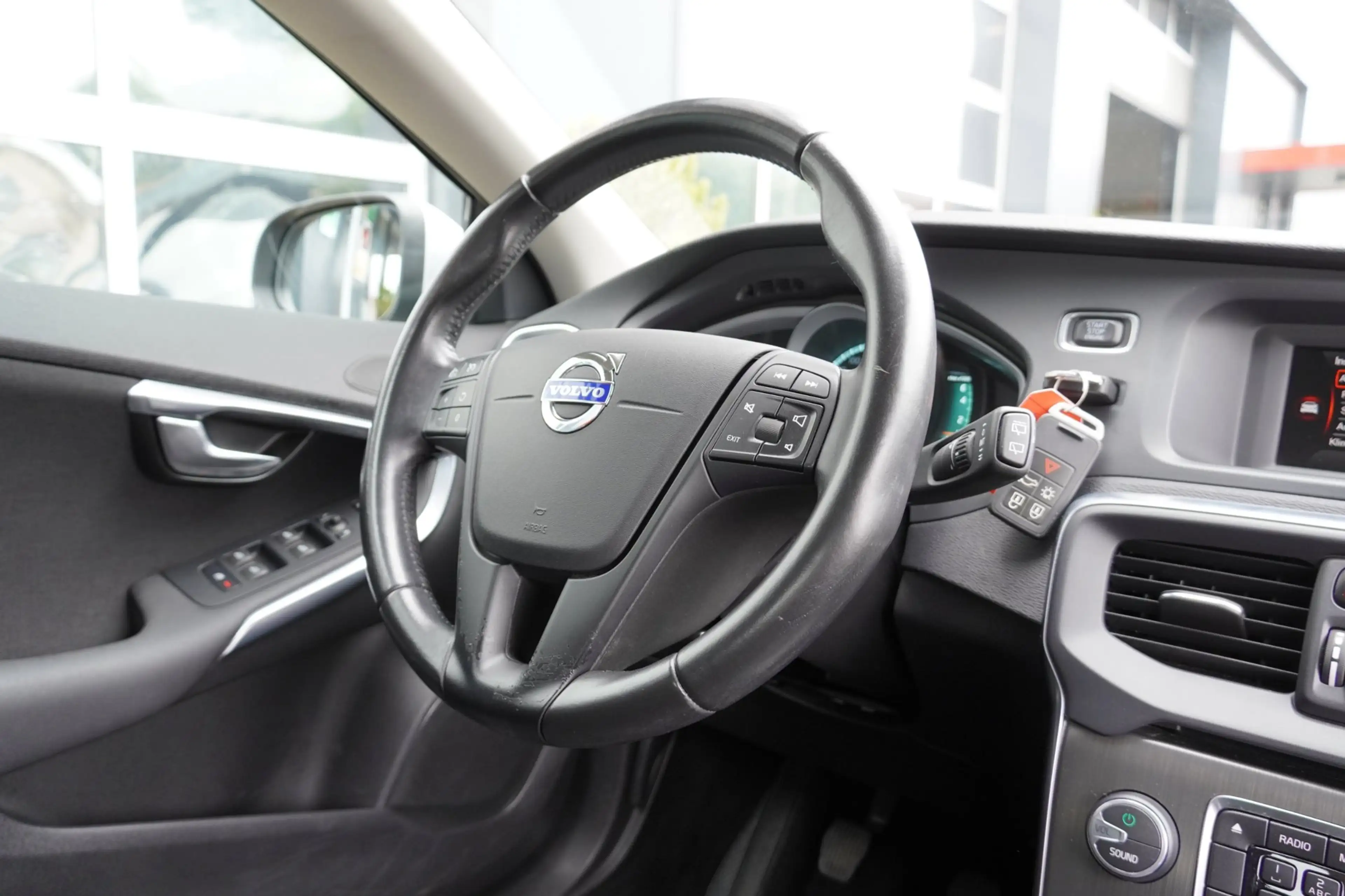 Volvo V40 1.6 T2 120PK Summum Airco/Cruise/PDC/Stoelverw. — photo 2