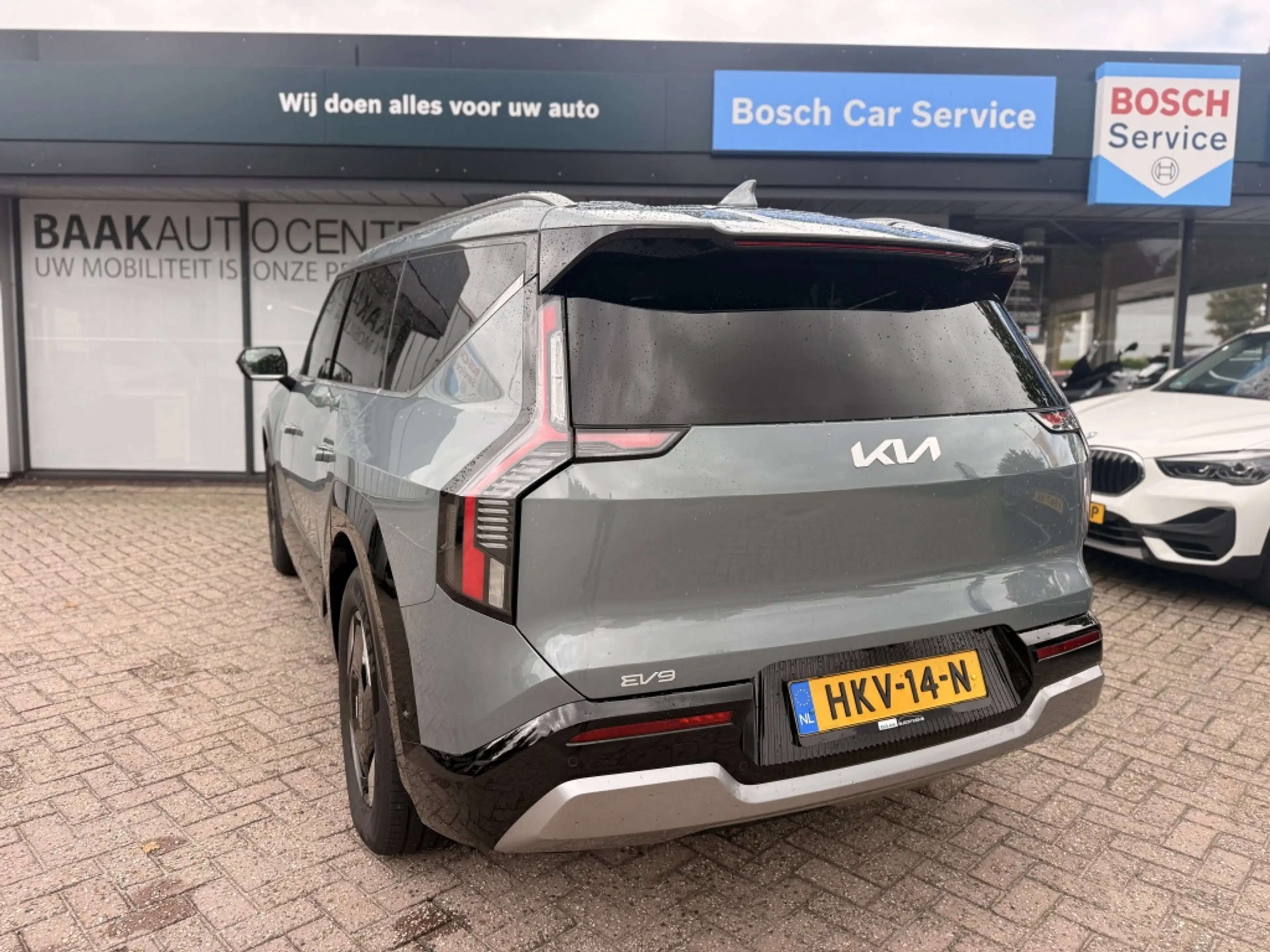 Kia EV9 Air 99.8 kWh — photo 4
