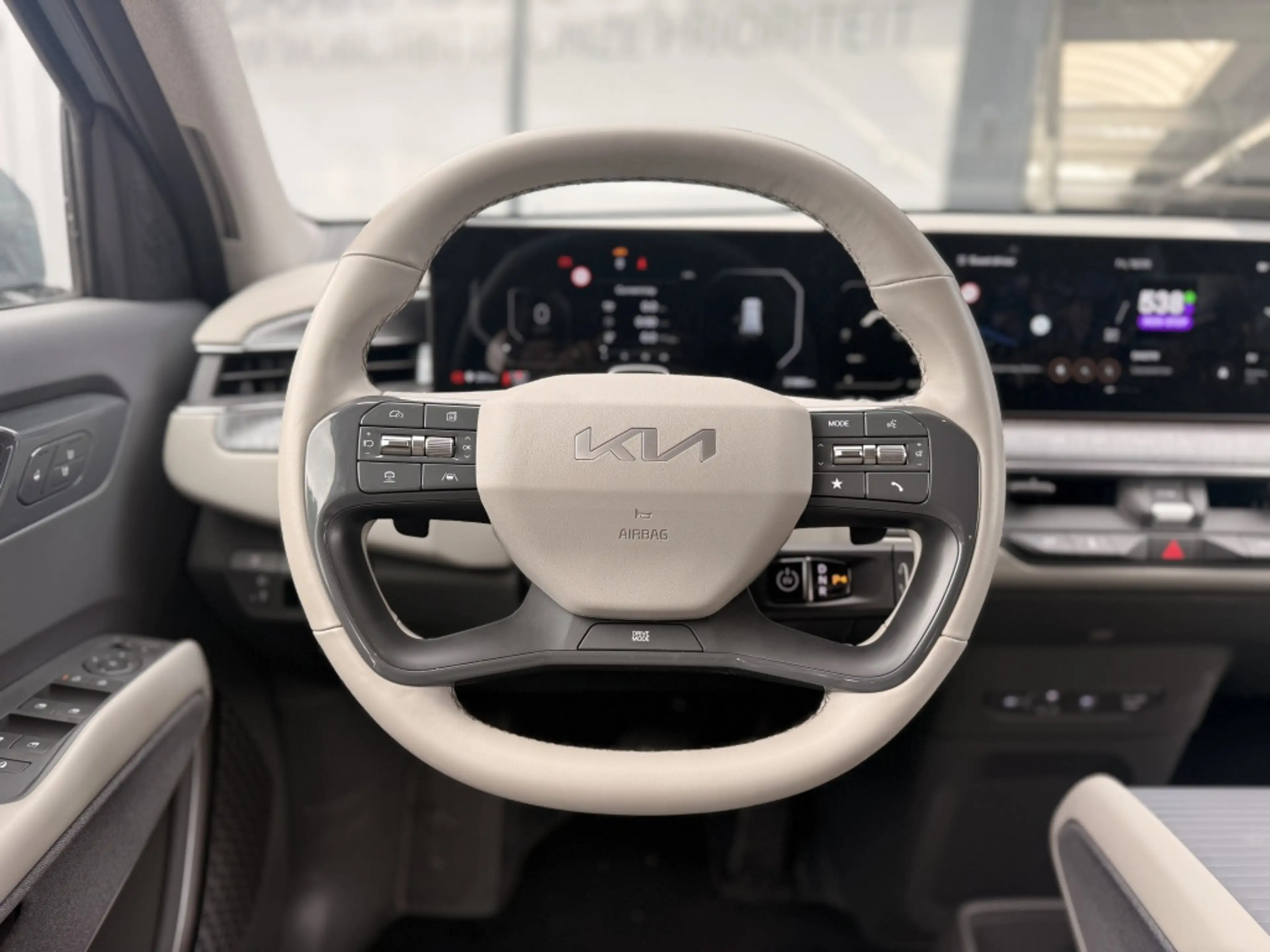 Kia EV9 Air 99.8 kWh — photo 8
