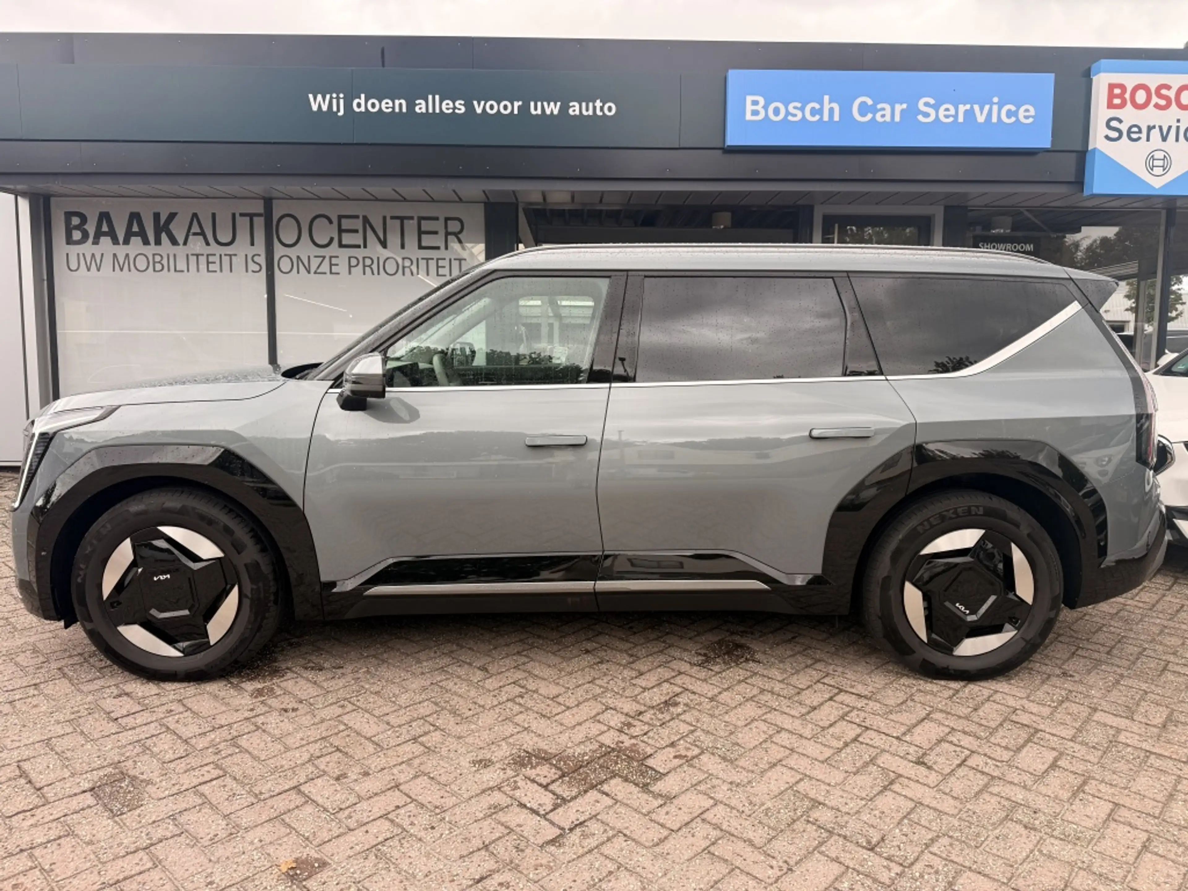 Kia EV9 Air 99.8 kWh — photo 3